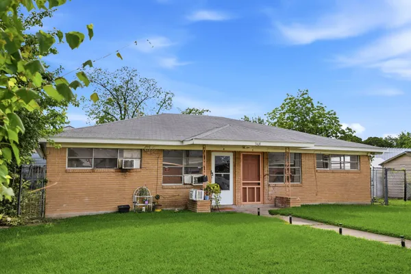 $750 | 3408 East Lockwood Drive, Unit 1, Houston, TX 77026