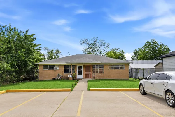 $750 | 3408 East Lockwood Drive, Unit 1, Houston, TX 77026