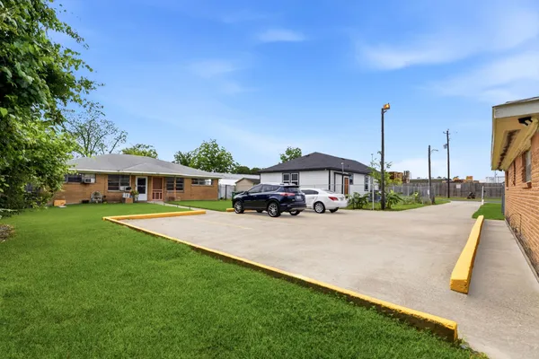 $750 | 3408 East Lockwood Drive, Unit 1, Houston, TX 77026