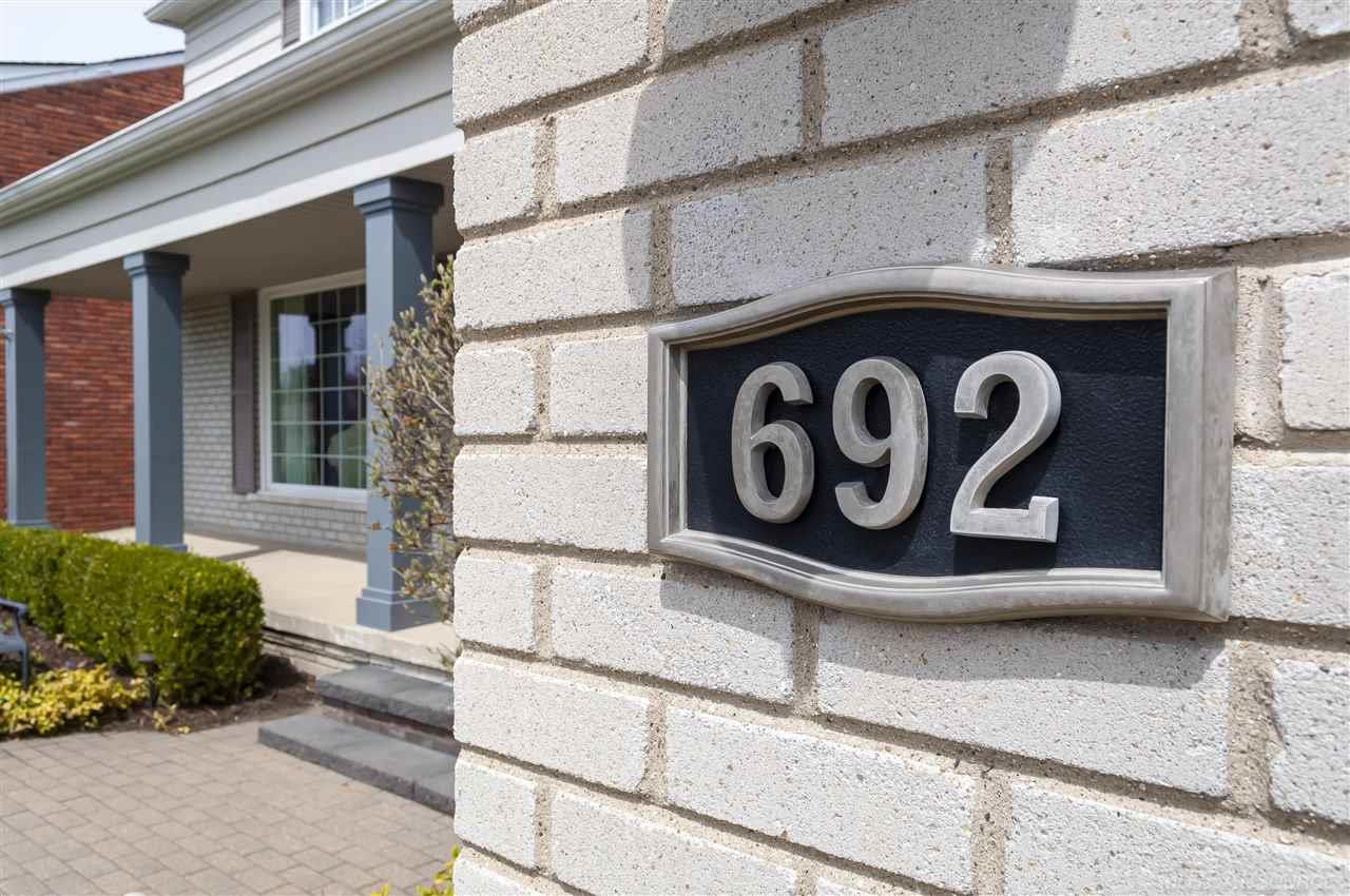 692 Canterbury Road Grosse Pointe Woods, MI 48236 - Photo 3 of 65