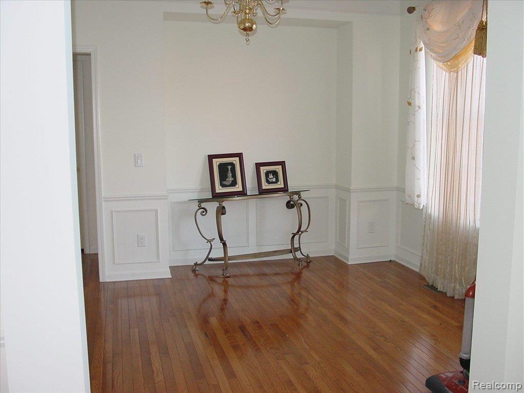 981 Arcadian Court Rochester, MI 48307 - Photo 2 of 8 Dining Room Cove