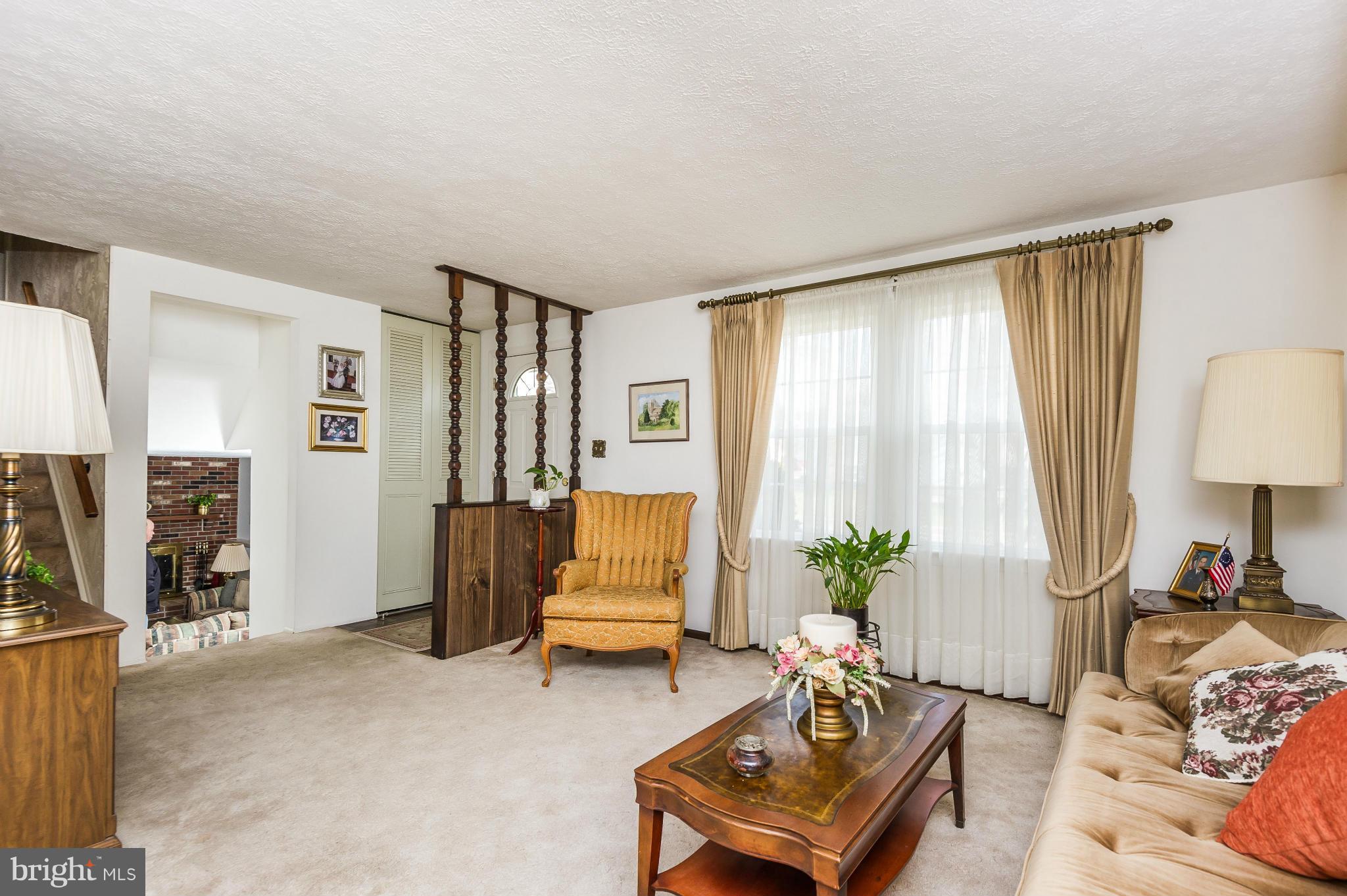 8642 Manorfield Road Baltimore, MD 21236 - Photo 5 of 20 Living Room