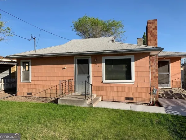 $100,000 | 4250 Douglas Avenue, Klamath Falls, OR 97601