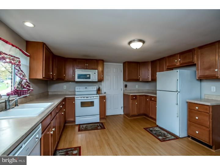 971 Laurelwood Road Pottstown, PA 19465 - Photo 5 of 13 Kitchen