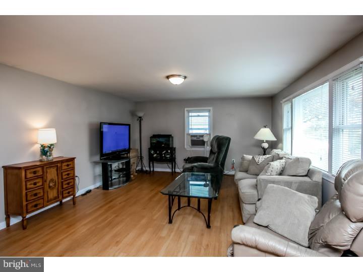 971 Laurelwood Road Pottstown, PA 19465 - Photo 7 of 13 Living Room
