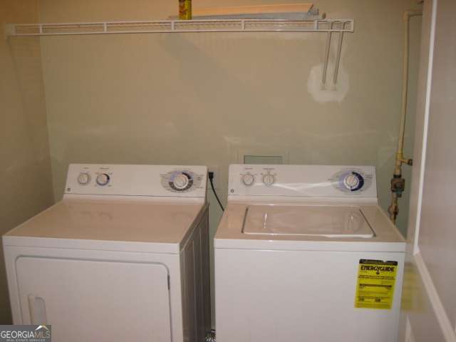 1035 South Barnett Shoals Road, Unit 713 Athens, GA 30605 - Photo 5 of 14 a utility room with dryer and washer