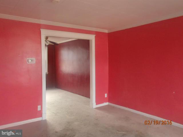 249 West Meadow Road Baltimore, MD 21225 - Photo 3 of 18 Living Room