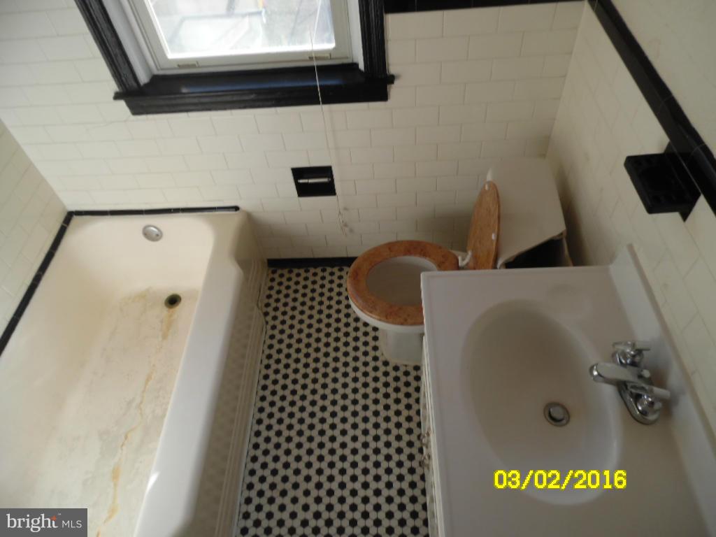 249 West Meadow Road Baltimore, MD 21225 - Photo 10 of 18 Bath