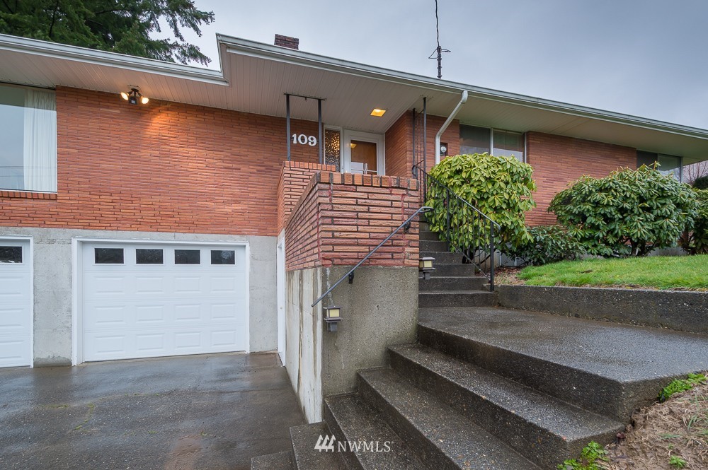 109 Kennicott Road Chehalis, WA 98532 - Photo 2 of 23 a view of a house with a street