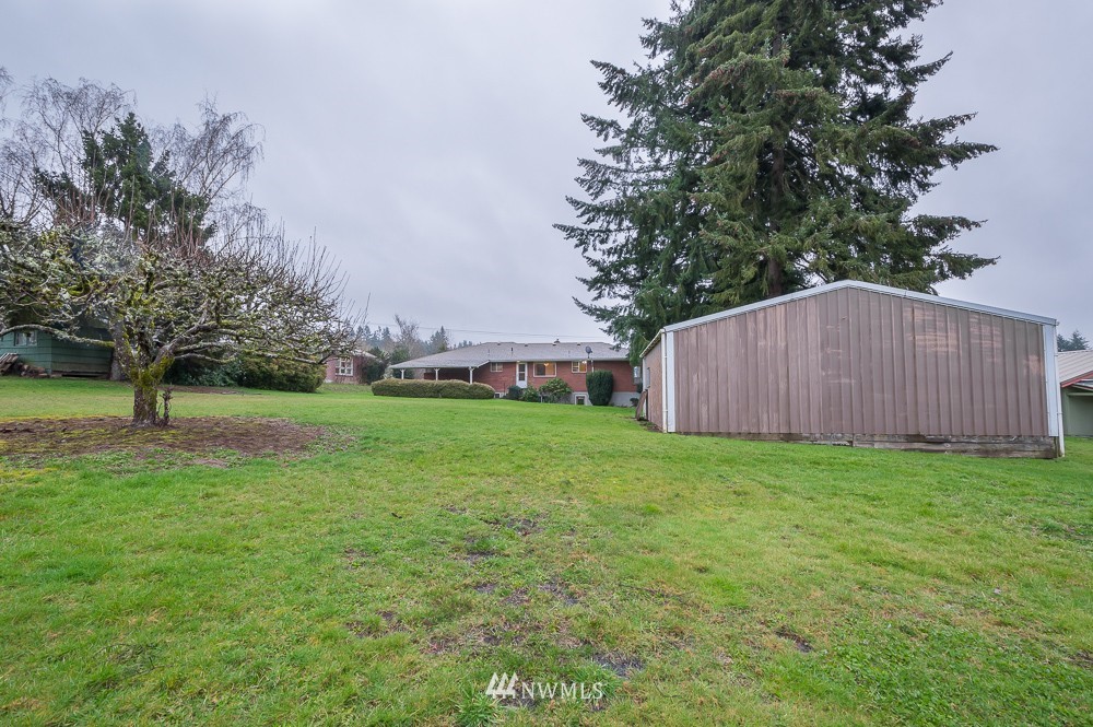 109 Kennicott Road Chehalis, WA 98532 - Photo 4 of 23 a view of a house with backyard and trees