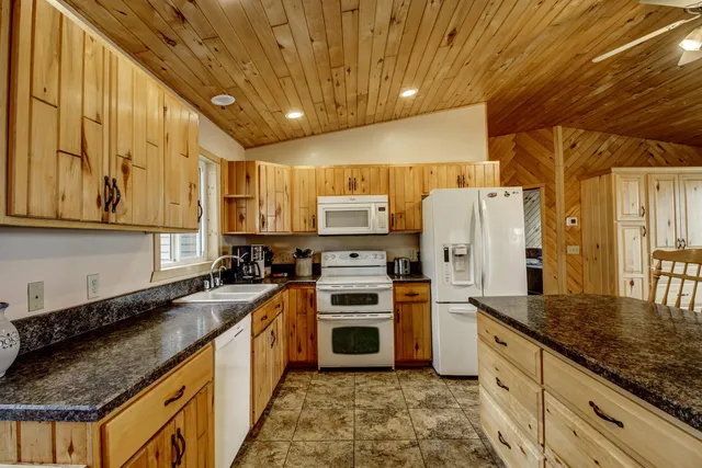 $500,000 | 15740 River Lake Drive, Menahga, MN 56464