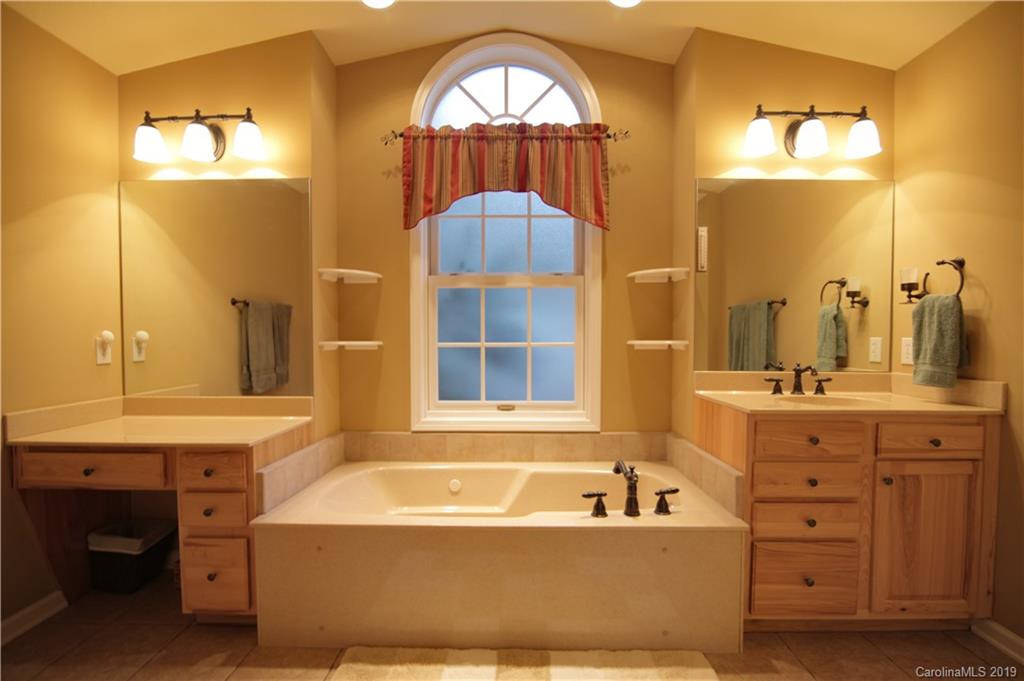 292 Cardinal Road Lake Lure, NC 28746 - Photo 13 of 36 Gallery Image 13