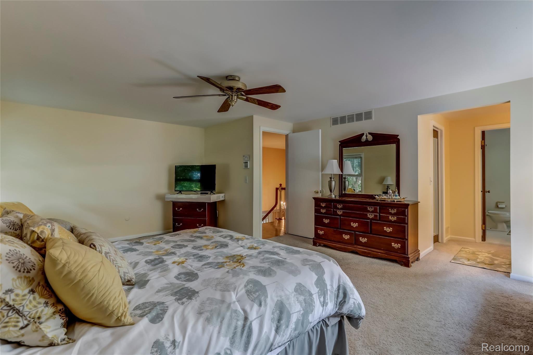 2496 Wickfield Road West Bloomfield, MI 48323 - Photo 21 of 32 2496 Wickfield Road, West Bloomfield Township, MI-25-FULL.jpg