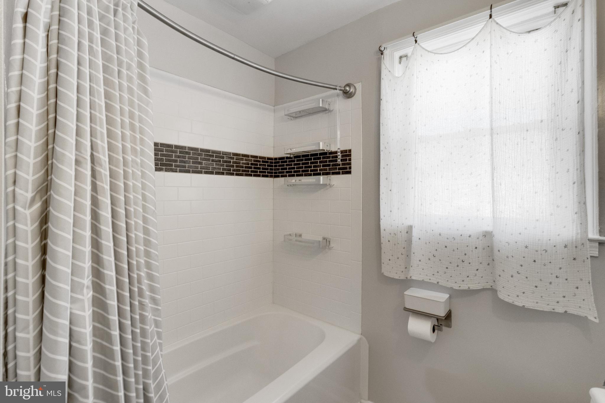 153 Garden Ridge Road Baltimore, MD 21228 - Photo 25 of 40 Full Upper Level Bathroom