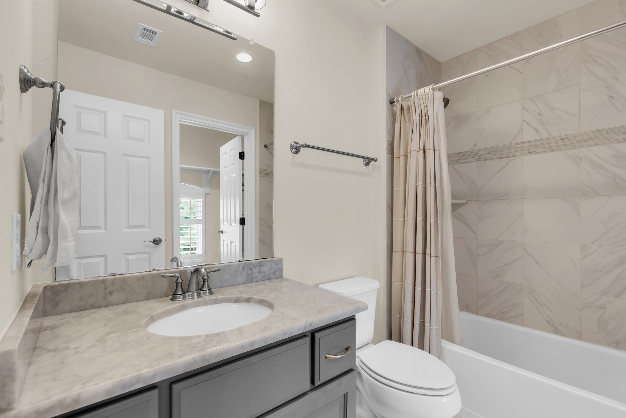 4022 Sabine Valley Trail Spring, TX 77386 - Photo 32 of 46 Another full upstairs bathroom.