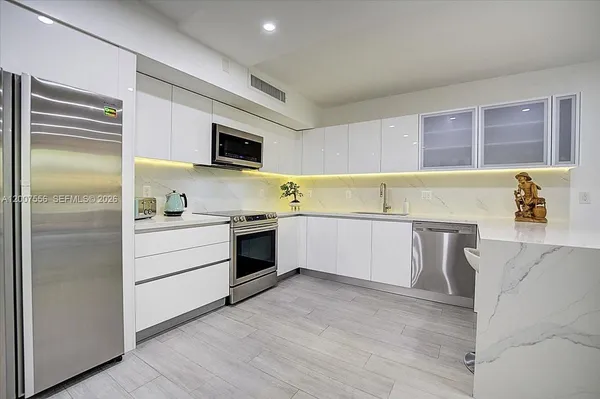 $9,000 | 101 Crandon Boulevard, Unit 276, Key Biscayne, FL 33149