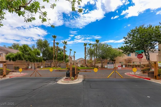 $325,000 | 6568 Strolling Plains Lane, Unit 102, Henderson, NV 89011
