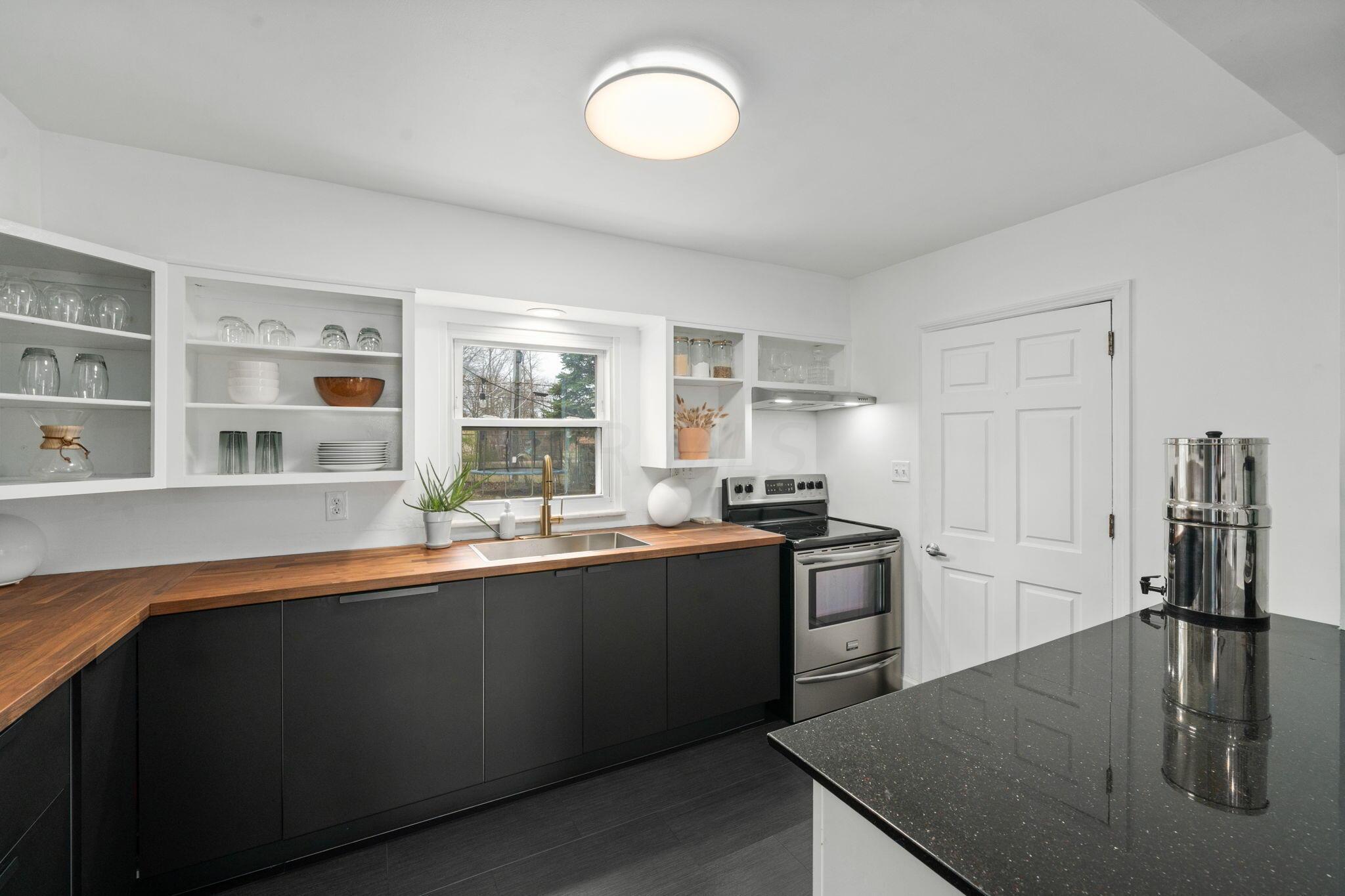 141 North Harding Road Columbus, OH 43209 - Photo 21 of 61 KITCHEN