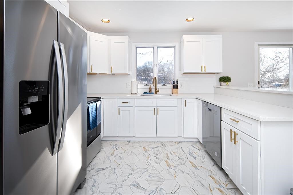 262 Wood Hill Road Narragansett, RI 02882 - Photo 4 of 40