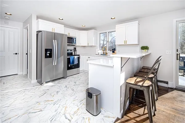 $999,900 | 262 Wood Hill Road, Narragansett, RI 02882