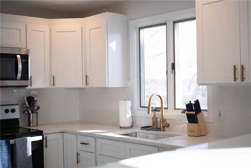 262 Wood Hill Road Narragansett, RI 02882 - Photo 6 of 40