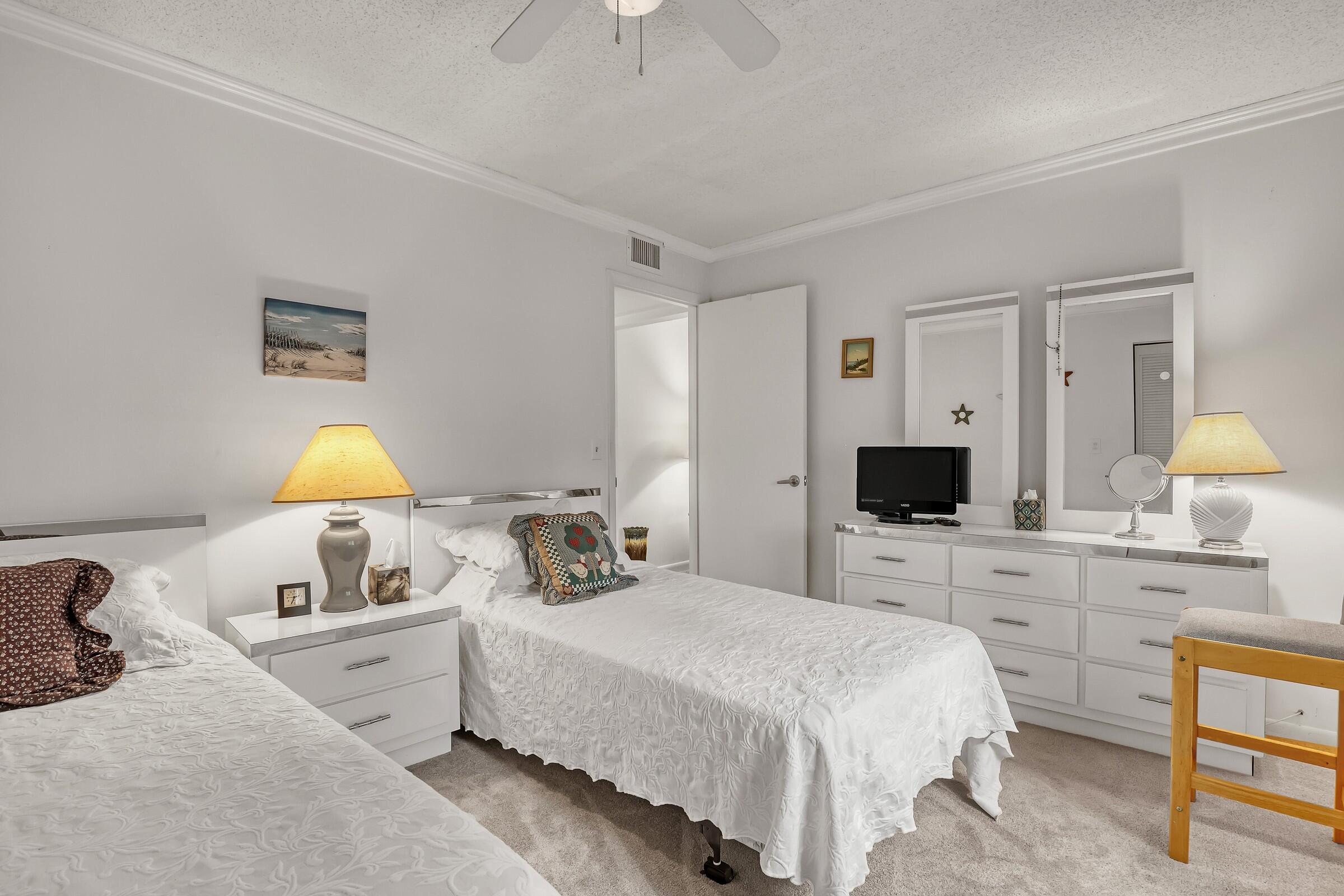 337 Pine Ridge Circle, Unit A1 Greenacres, FL 33463 - Photo 22 of 40 Image00021