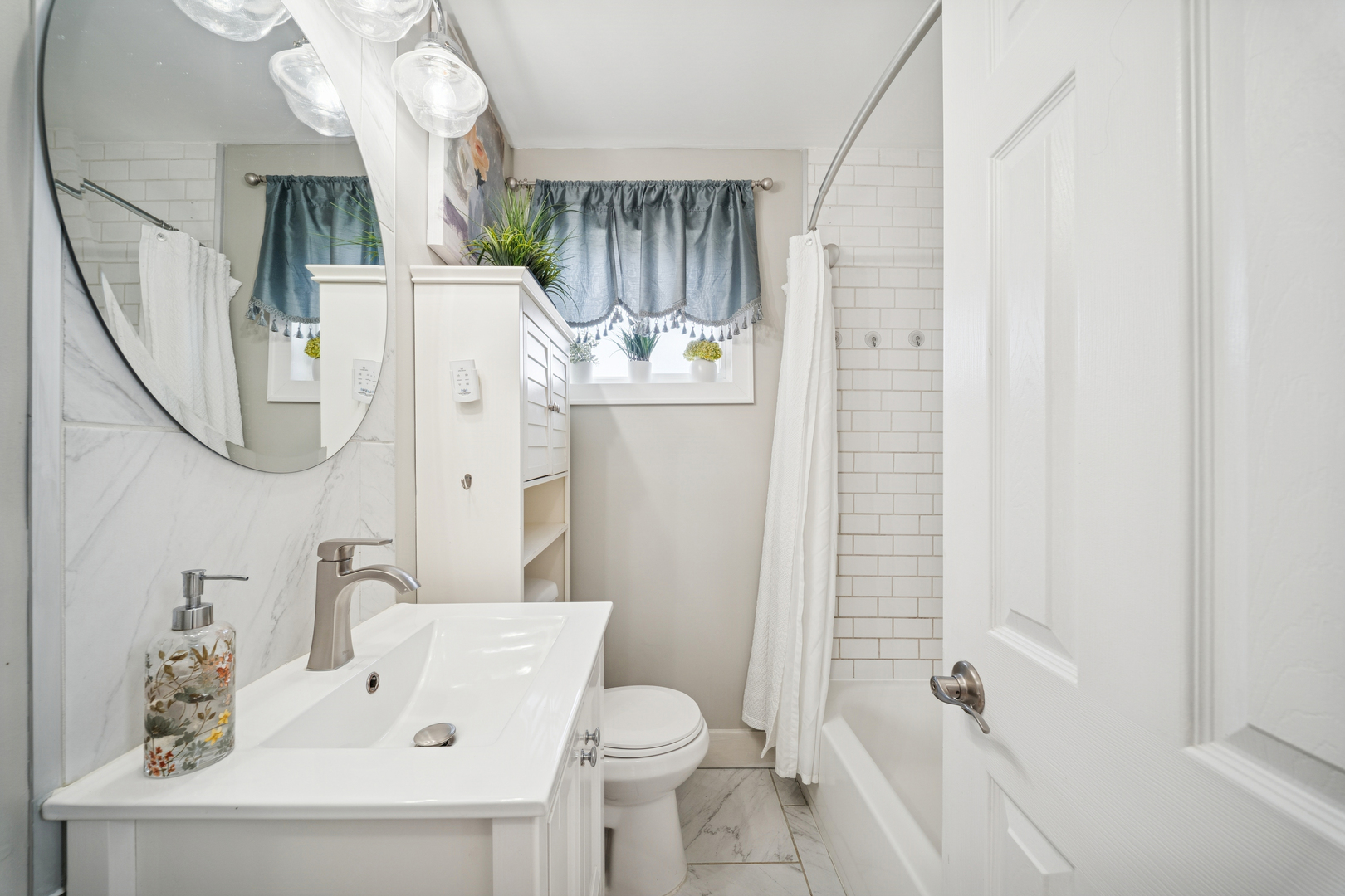 8435 South State Street Chicago, IL 60619 - Photo 13 of 16 a bathroom with a sink a toilet and shower