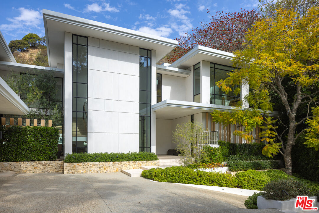 9509 Heather Road Beverly Hills, CA 90210 - Photo 2 of 19