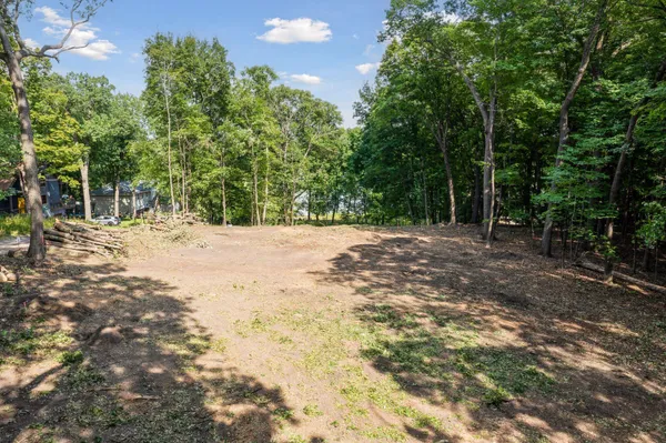 $450,000 | 601 Fox Hill Drive, Chanhassen, MN 55317