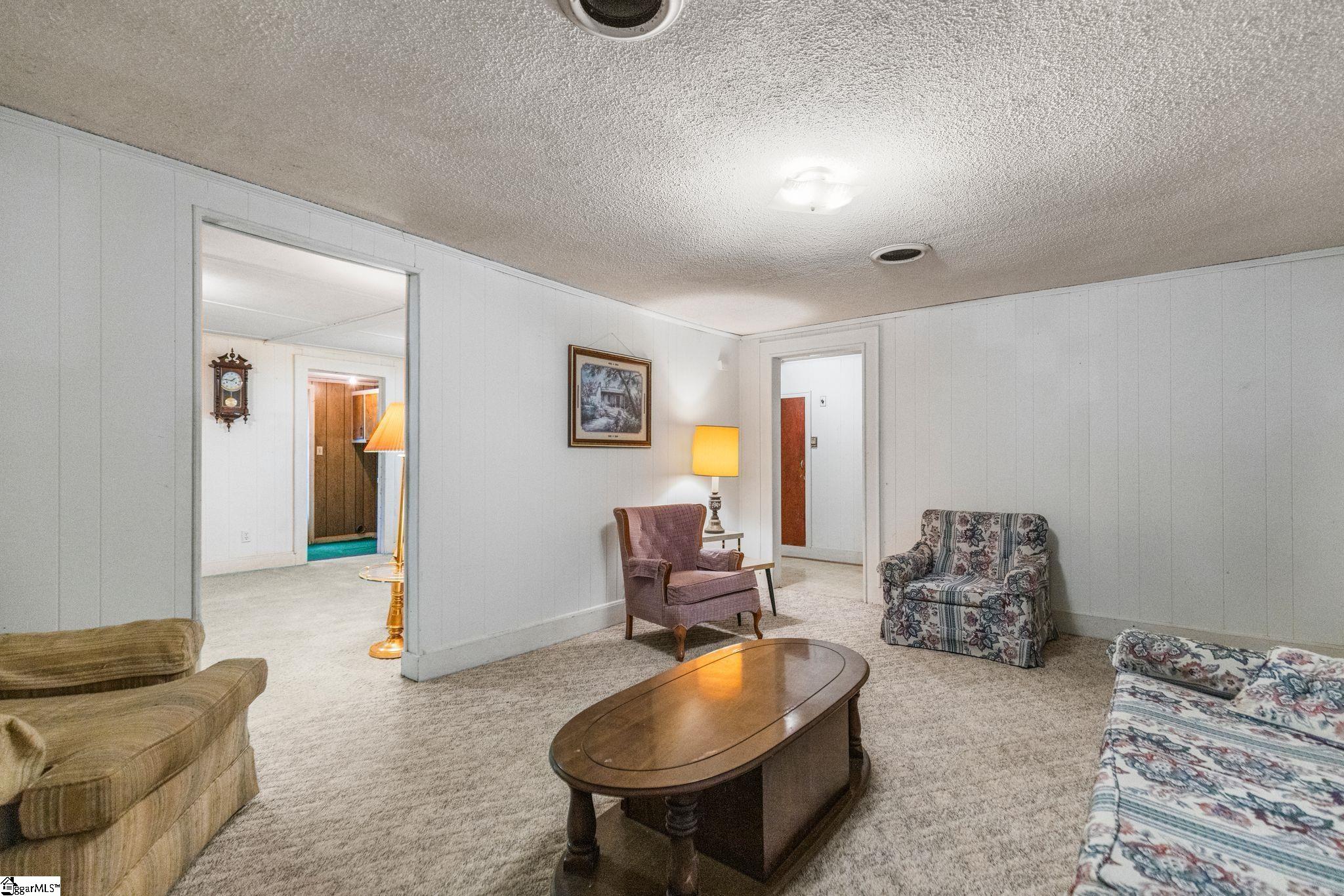 950 North Logan Street Gaffney, SC 29341 - Photo 4 of 25