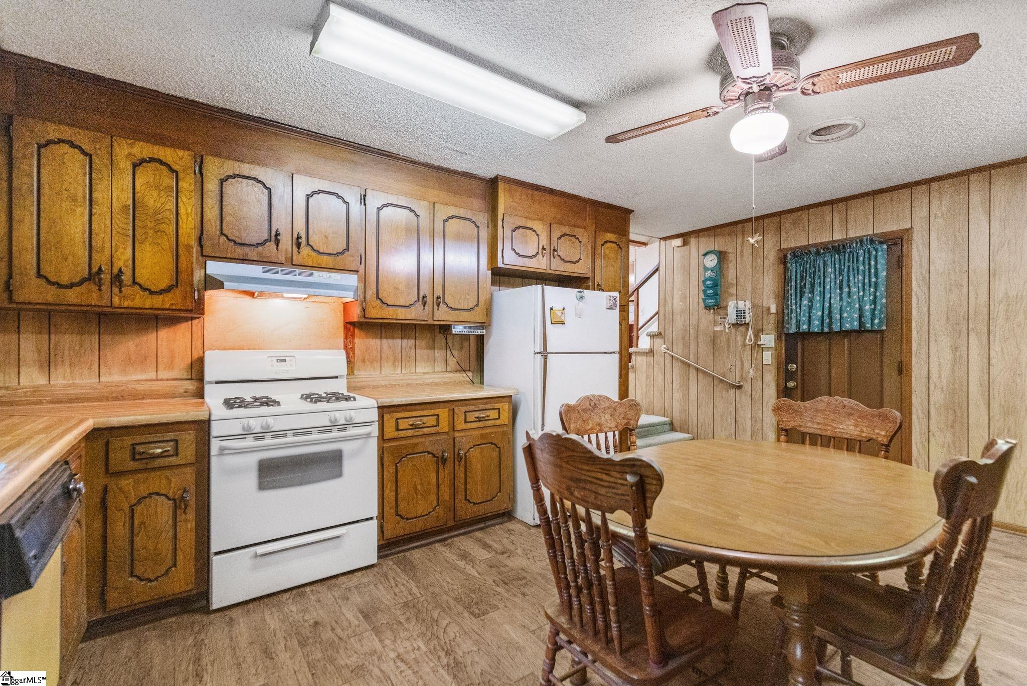 950 North Logan Street Gaffney, SC 29341 - Photo 6 of 25