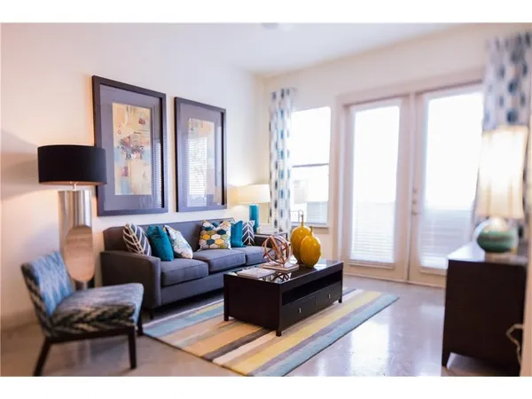 $1,699 | 2901 West 5th Street, Unit 313, Fort Worth, TX 76107