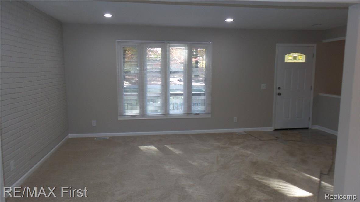 1445 Leon Road Walled Lake, MI 48390 - Photo 18 of 45 20171103_115945.jpg
