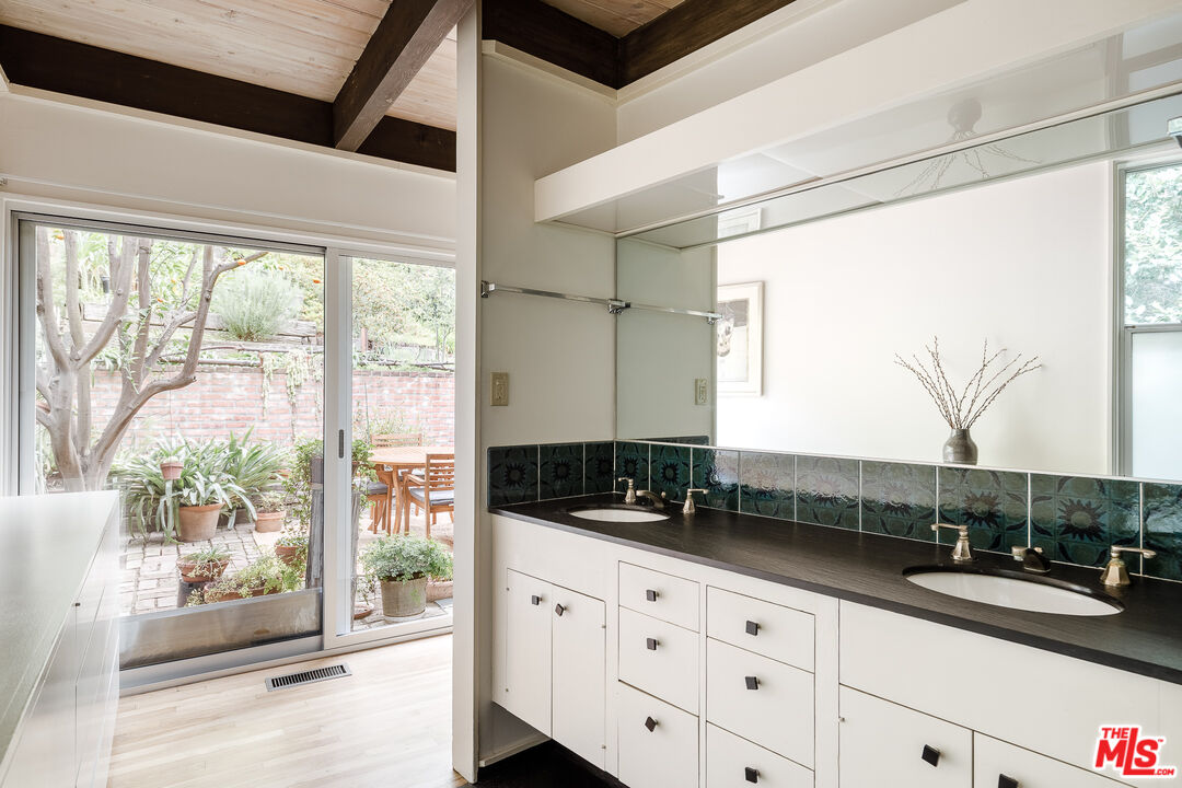 9620 Heather Road Beverly Hills, CA 90210 - Photo 22 of 45