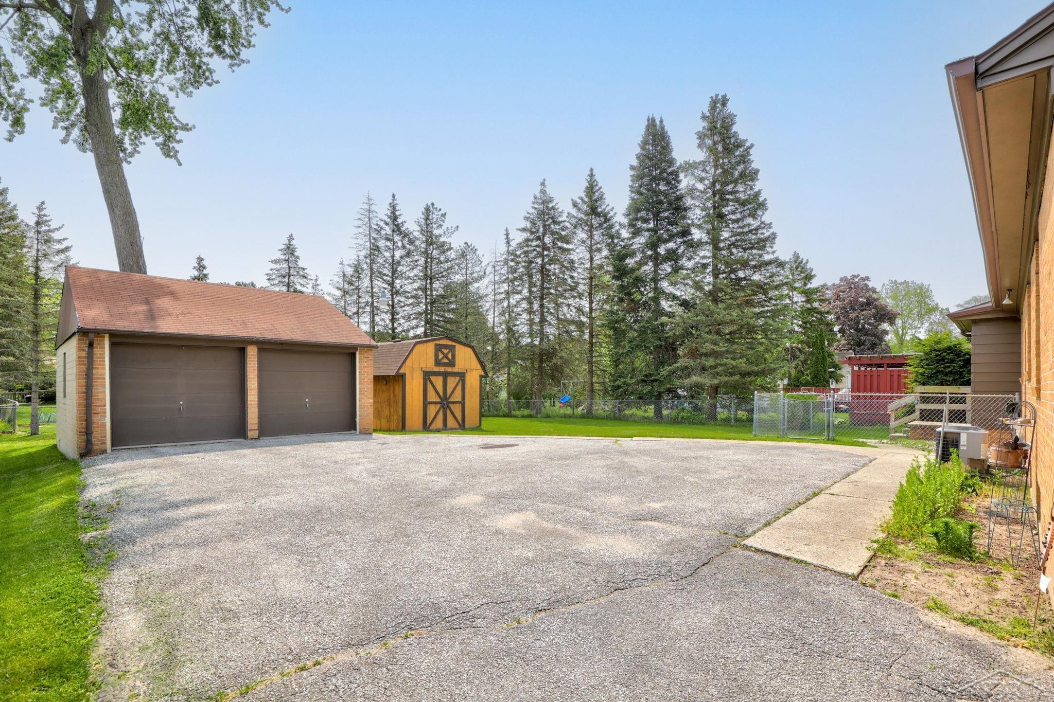 1460 Hemmeter Road Saginaw, MI 48638 - Photo 39 of 43 50109518-38.JPG