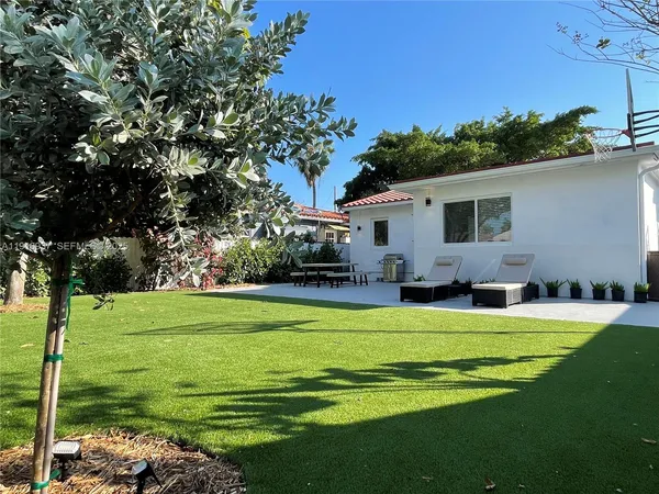 a view of a house with a big yard