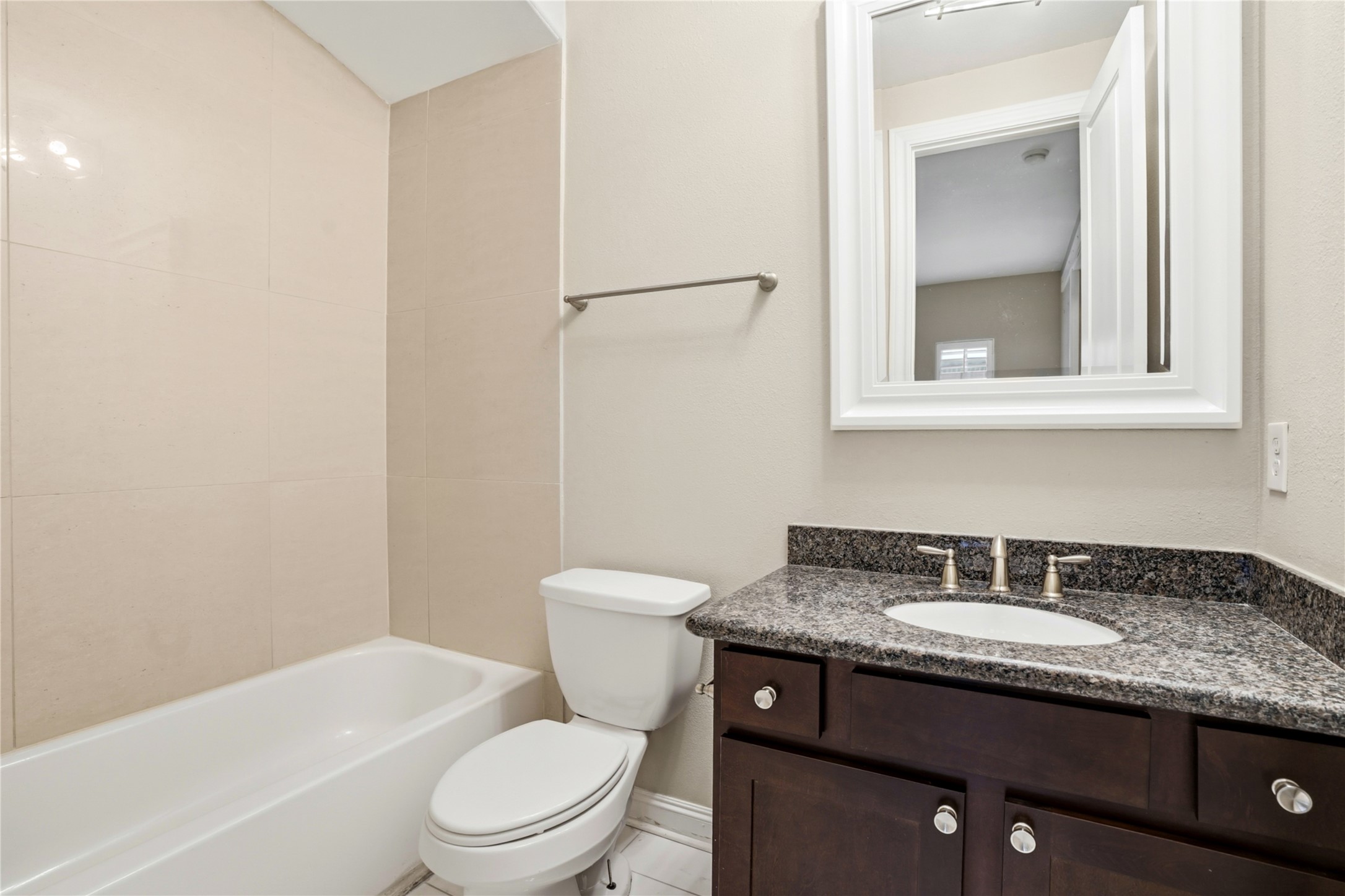 2843 Rusk Street Houston, TX 77003 - Photo 5 of 32 1st bathroom on 1st floor