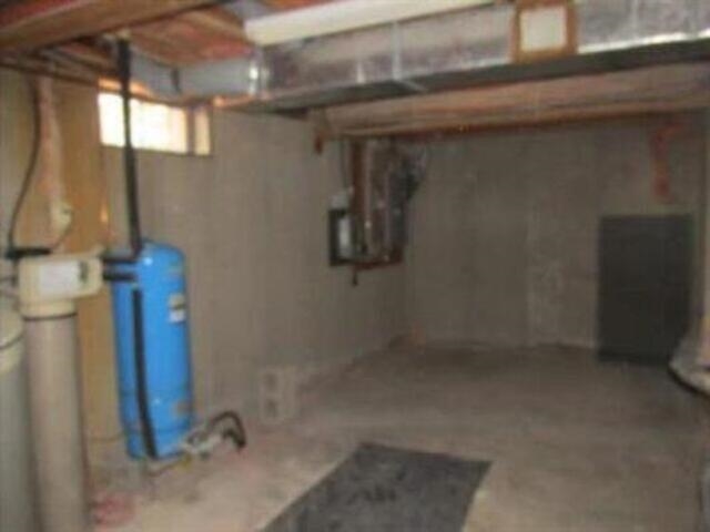 99 Cambridge Road Bedford, NH 03110 - Photo 3 of 21