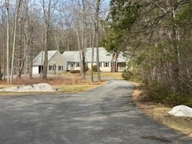 $975,000 | 99 Cambridge Road, Bedford, NH 03110