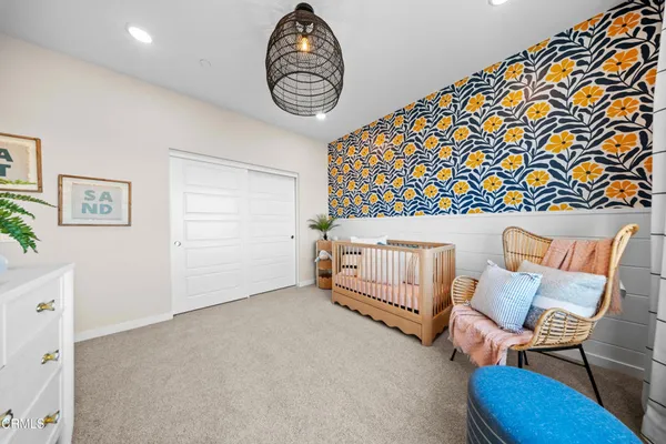 a view of livingroom with furniture