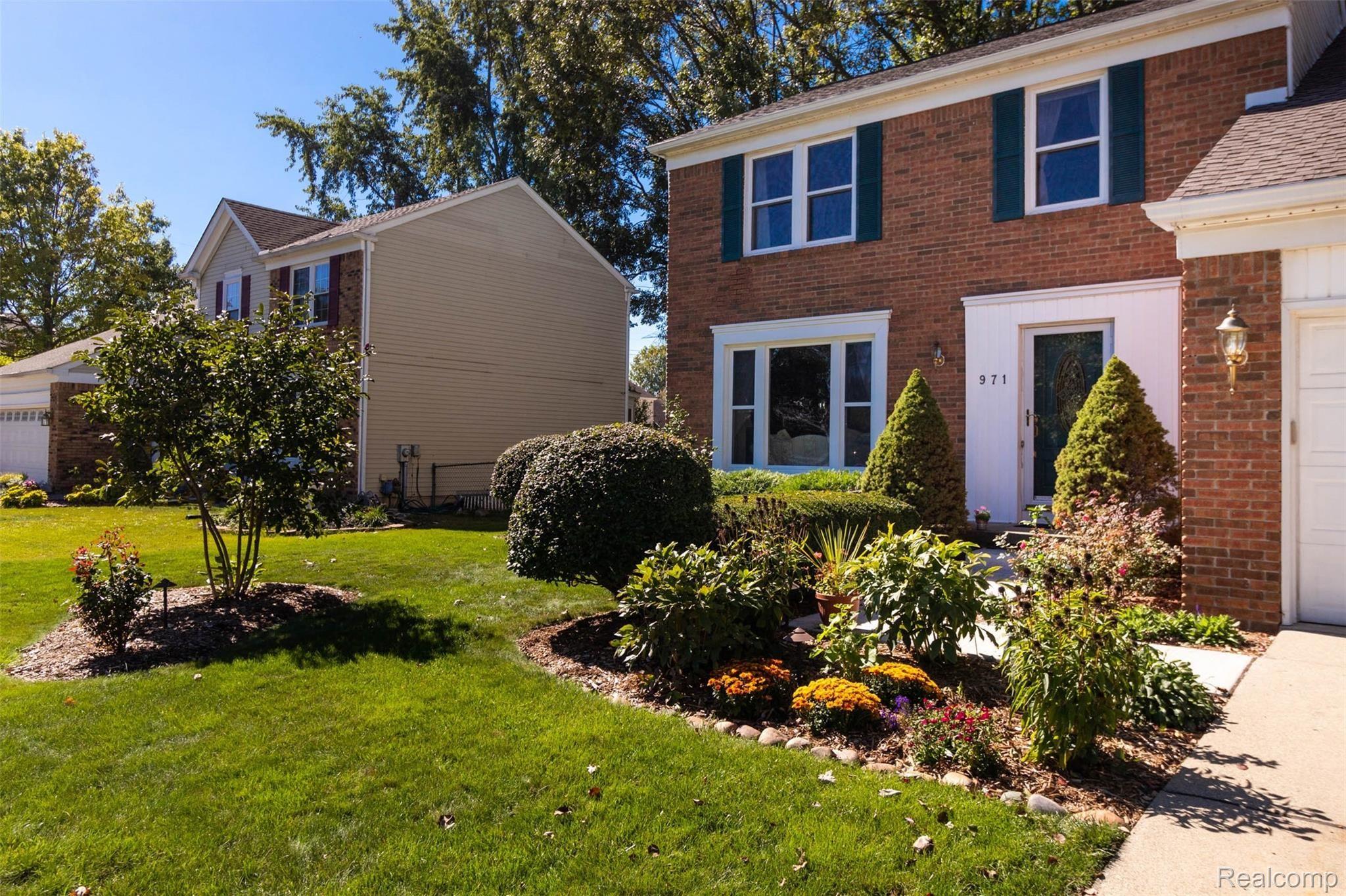 971 Paddington Road Canton, MI 48187 - Photo 3 of 42 3.jpg