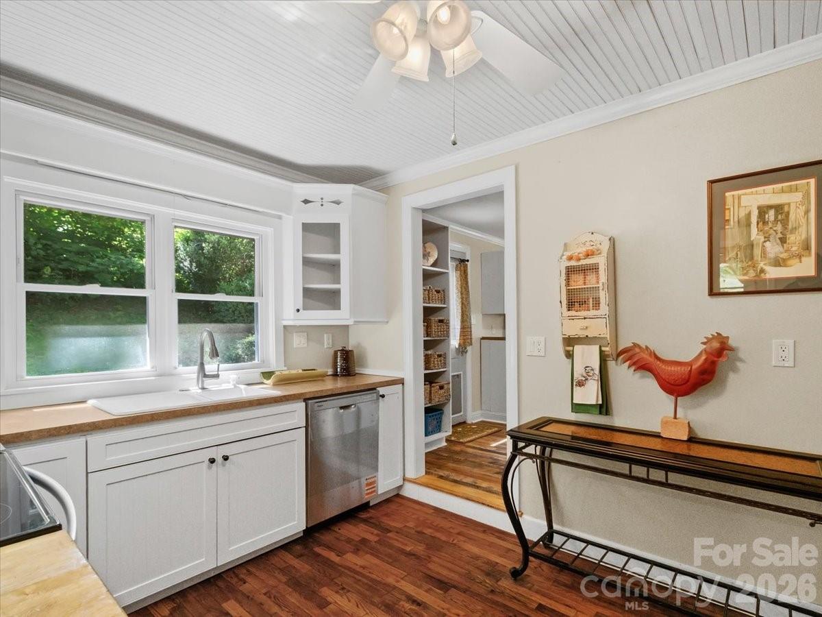 9130 Double Island Road Green Mountain, NC 28740 - Photo 13 of 40