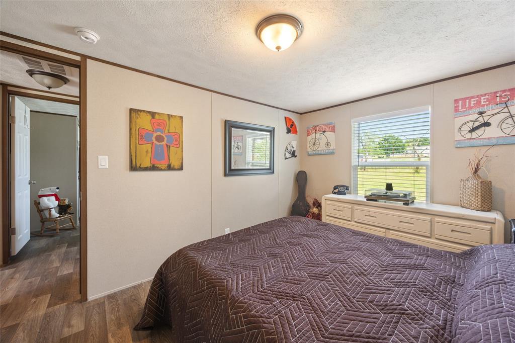 514 Blue Sky Court Springtown, TX 76082 - Photo 32 of 40 Bedroom 1