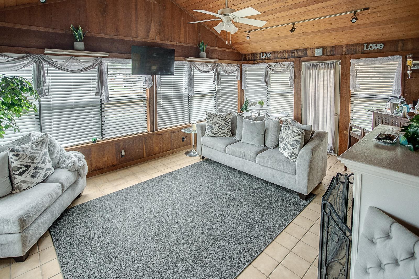 429 John Henry Road Belleville, IL 62220 - Photo 13 of 54 Gallery Image 13