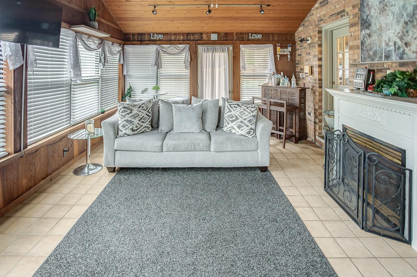 429 John Henry Road Belleville, IL 62220 - Photo 14 of 54 Gallery Image 14