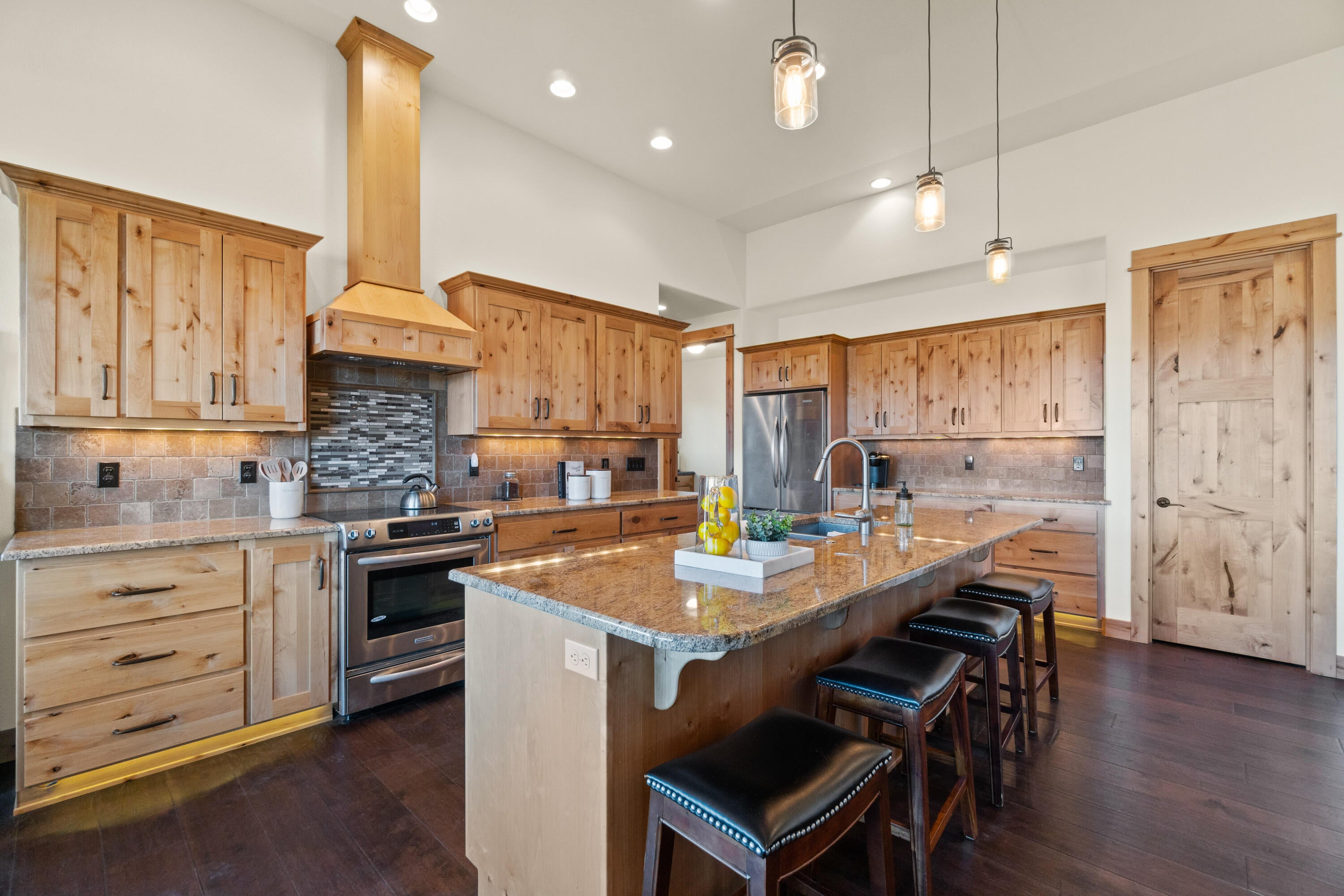 21415 Modoc Lane Bend, OR 97702 - Photo 8 of 35 DSC05005