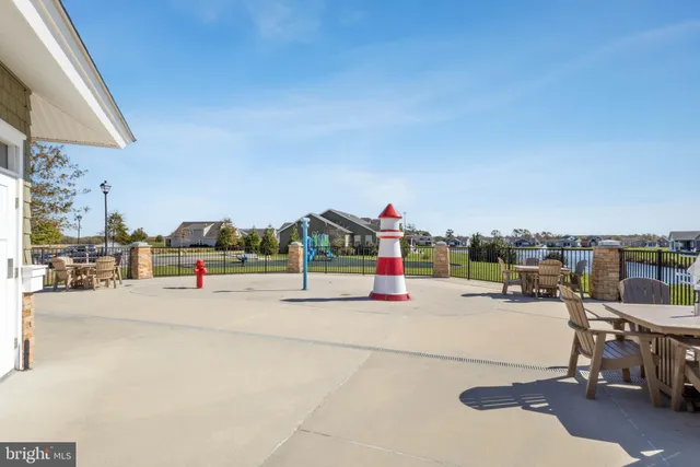 a view of a parking area