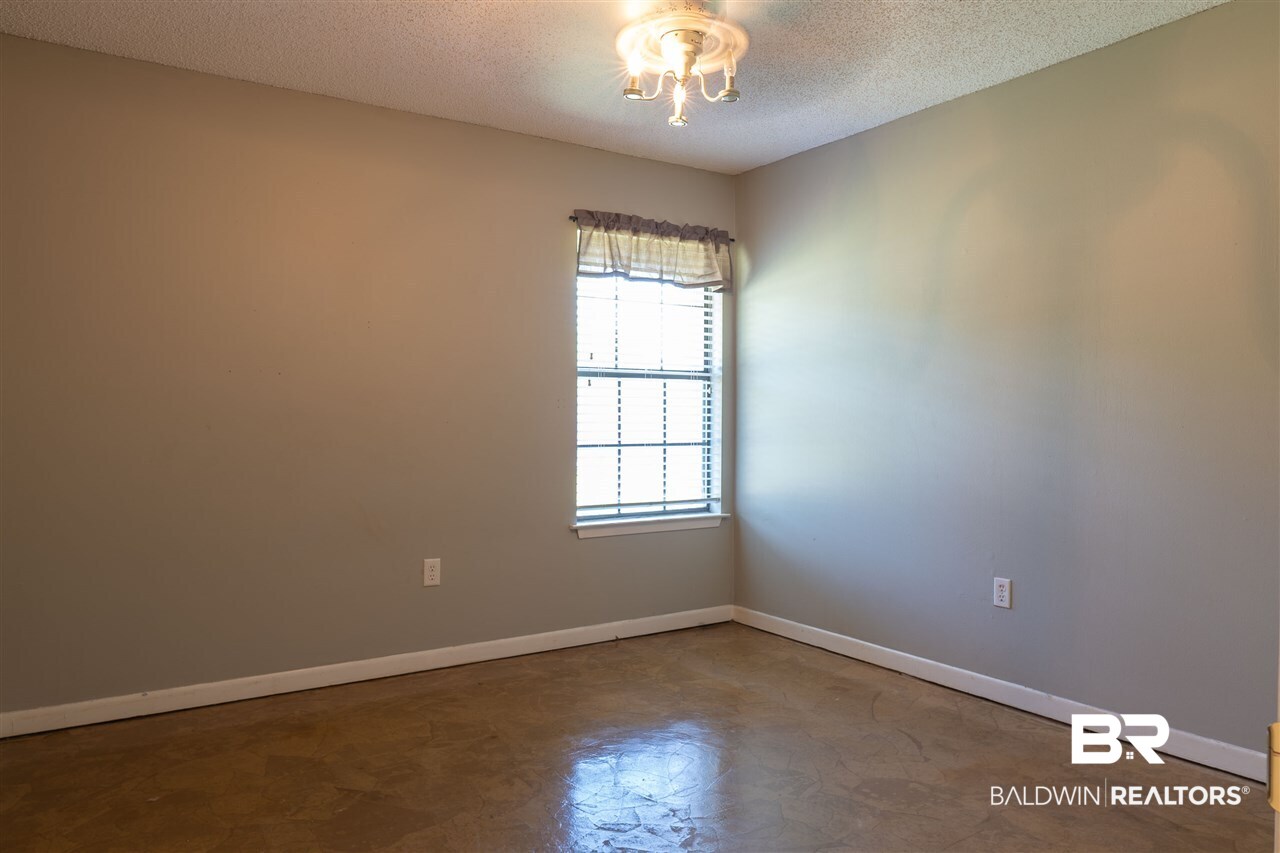 602 East Walker Avenue Foley, AL 36535 - Photo 16 of 24