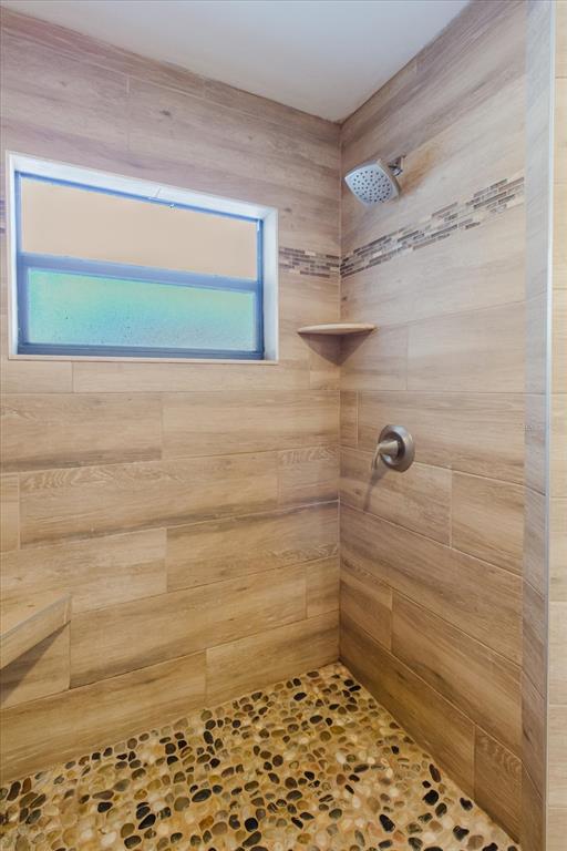 28330 Peterson Camp Road Brooksville, FL 34601 - Photo 47 of 81 a bathroom with a shower