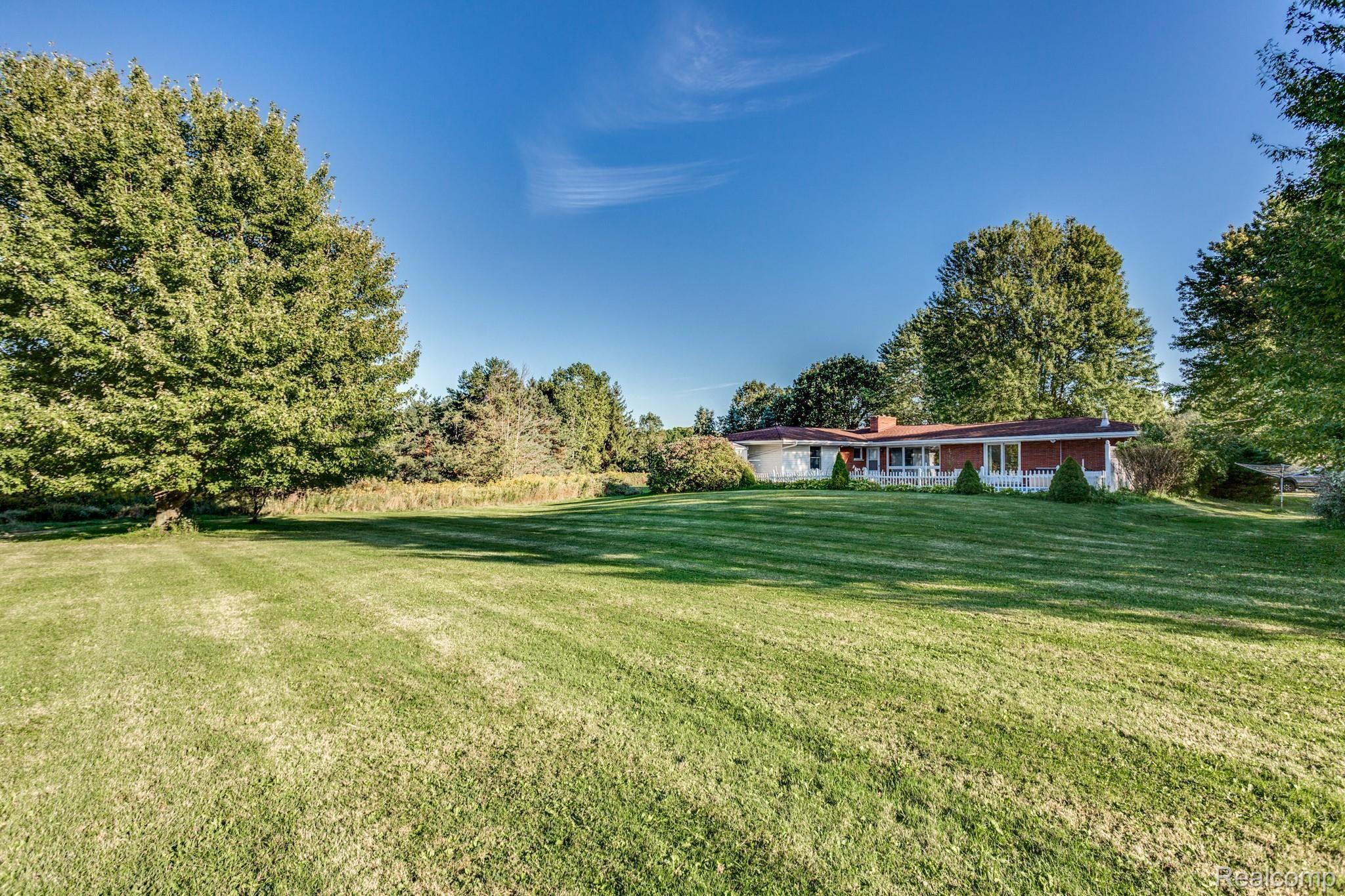 9066 Yale Road Avoca, MI 48006 - Photo 6 of 36 9066 Yale Rd-6.JPG